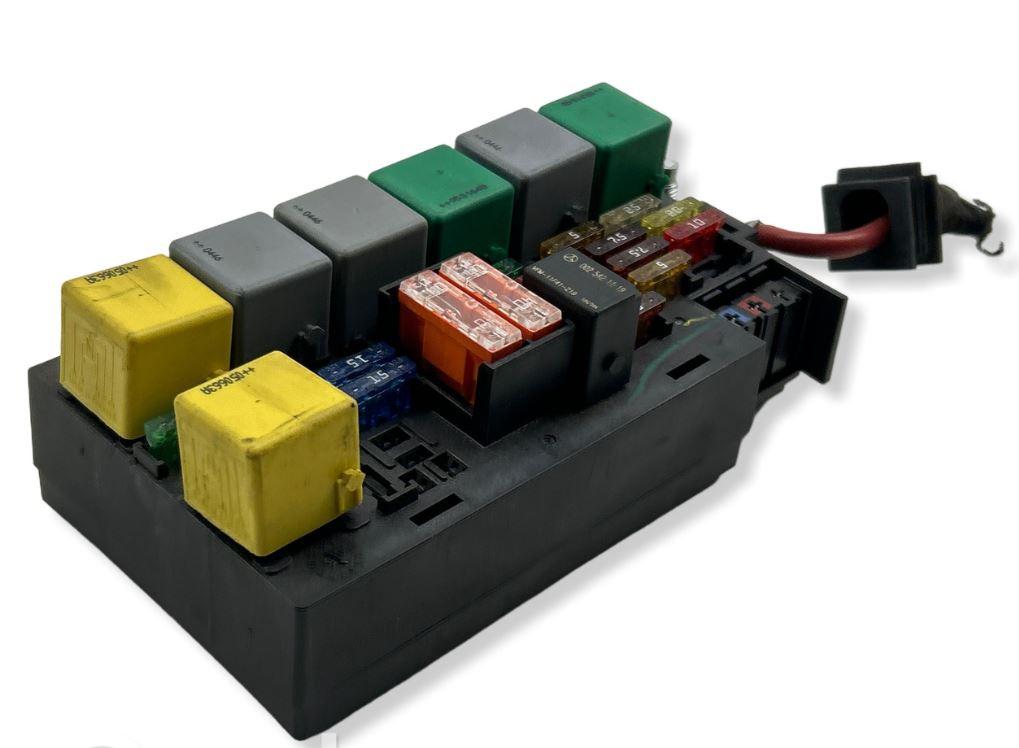 Mercedes ML W164 2005-2011 hatchback 3.0 CDI diesel AT 165 kW 2008  Poistková skrinka A1645400072 2519205 5072426