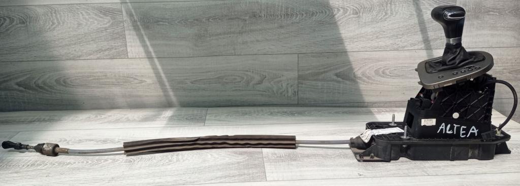 Seat Altea hatchback 2.0 TDI diesel MT 103 kW 2004  Rýchlostná páka (kulisa) 1K1713025L