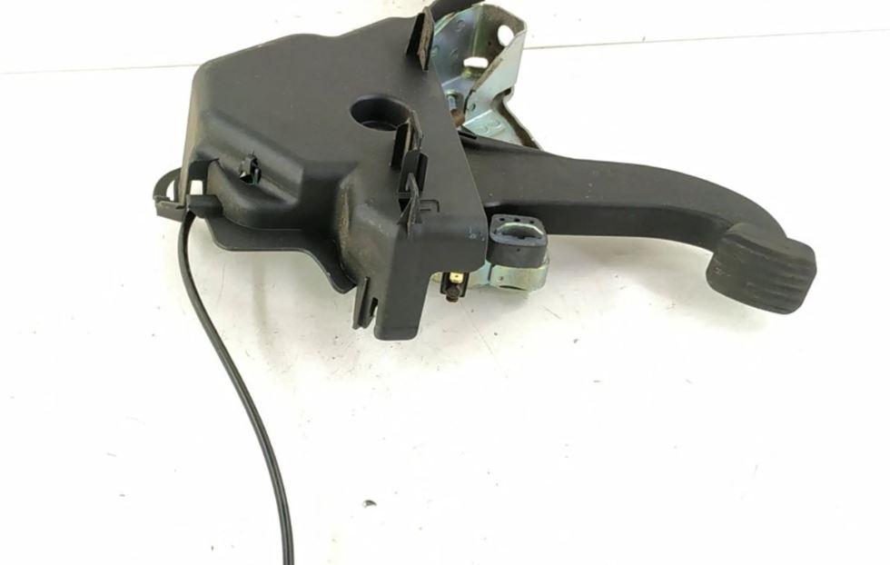 Mercedes E W212 2009-2016 sedan 3.0 CDI V6 diesel 642890 AT 170 kW 2009  Ručná brzda 2044200084 2046891308