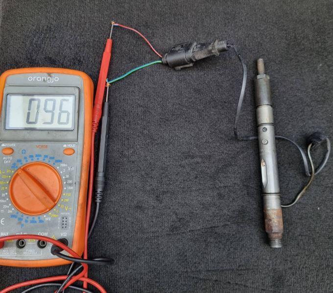 Audi A6 C5 1997-2004 sedan 2.5 TDI diesel MT 132 kW 2001  Vstrekovač paliva 059130202F