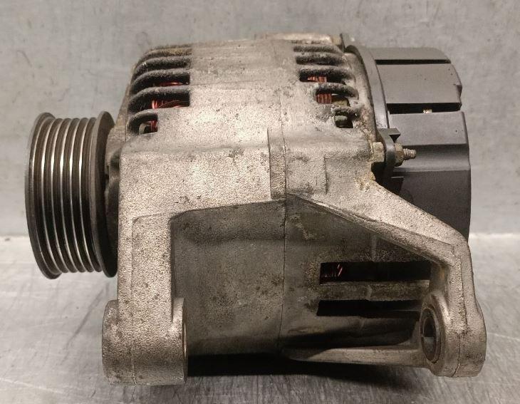 Nissan Primera P11 1996-2002 sedan 2.0 16v petrol MT 110 kW 2000  Alternátor 231002F210