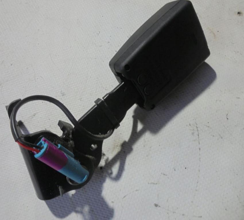 Volvo XC60 I 2008-2017 hatchback 2.4 D diesel AT 133 kW 2014  Bezpečnostný pás 34130684 34130682