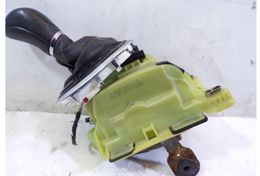 Mercedes C W203 2000-2007 sedan 2.0 KOMPRESSOR petrol MT 120 kW 2001  Rýchlostná páka (kulisa) A2032675524