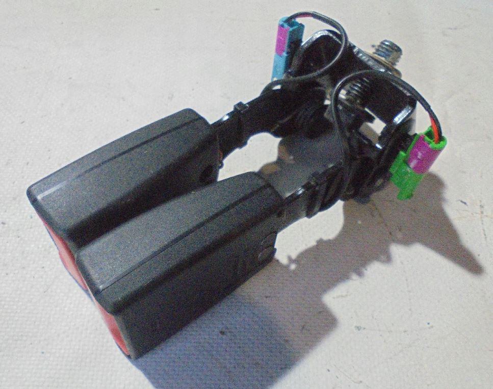 Volvo XC60 I 2008-2017 hatchback 2.4 D diesel AT 133 kW 2014  Bezpečnostný pás 34130684 34130682