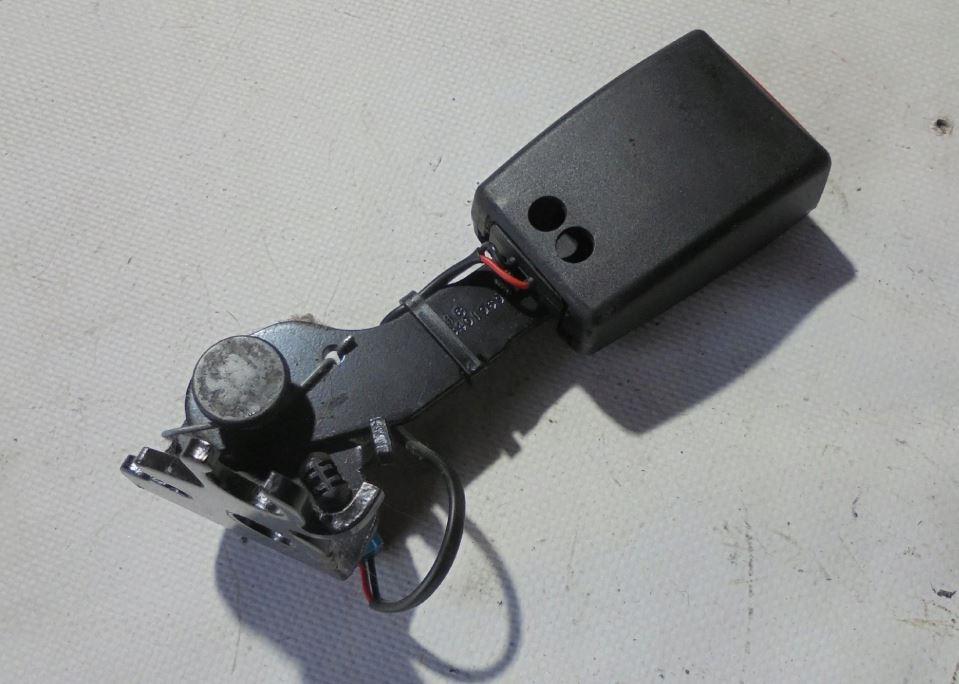 Volvo XC60 I 2008-2017 hatchback 2.4 D diesel AT 133 kW 2014  Bezpečnostný pás 34130684 34130682