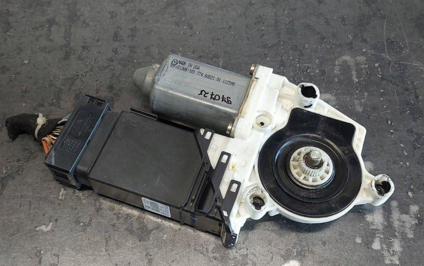 Volkswagen New Beetle 1998-2010 hatchback 1.9 TDI diesel MT 66 kW 1998  Motorček okien predný ľavý 1J2959802C