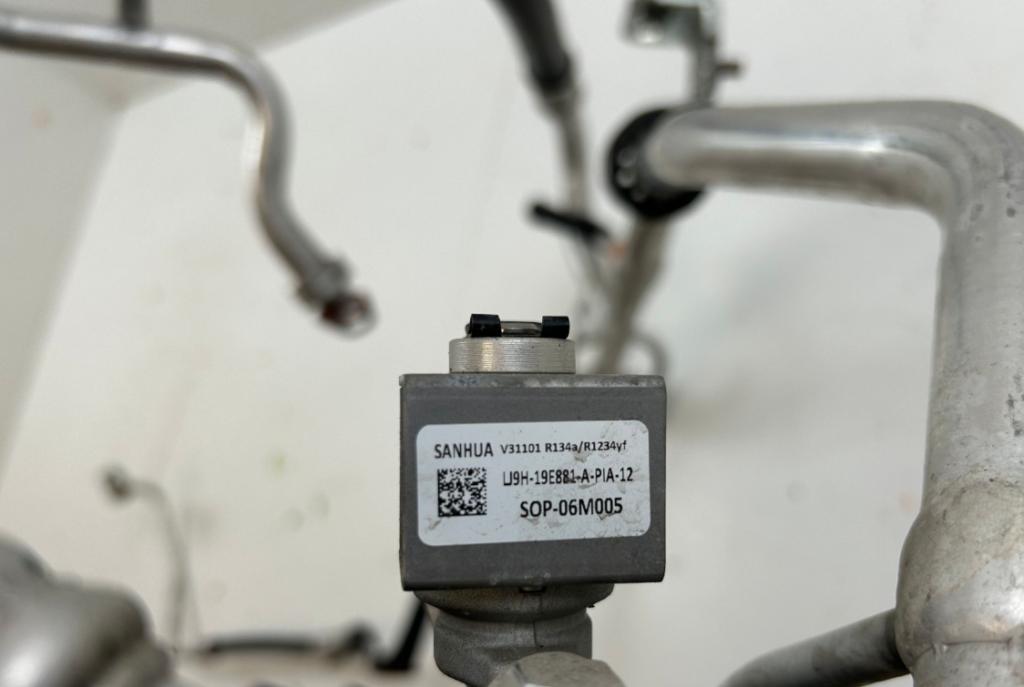 Ford Mustang MACH-E 2020- crossover Rúrka klimatizácie LJ9H19E881A