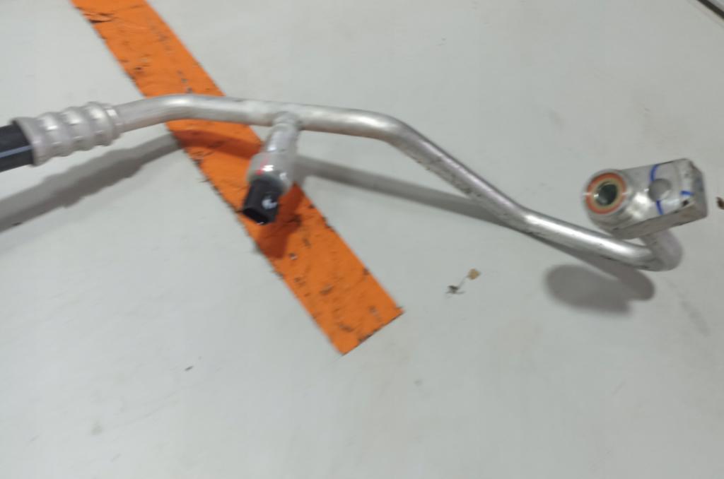 Ford Mustang MACH-E 2020- crossover  Rúrka klimatizácie