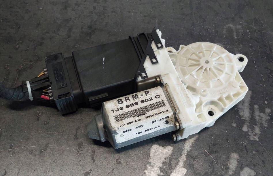 Volkswagen New Beetle 1998-2010 hatchback 1.9 TDI diesel MT 66 kW 1998  Motorček okien predný ľavý 1J2959802C