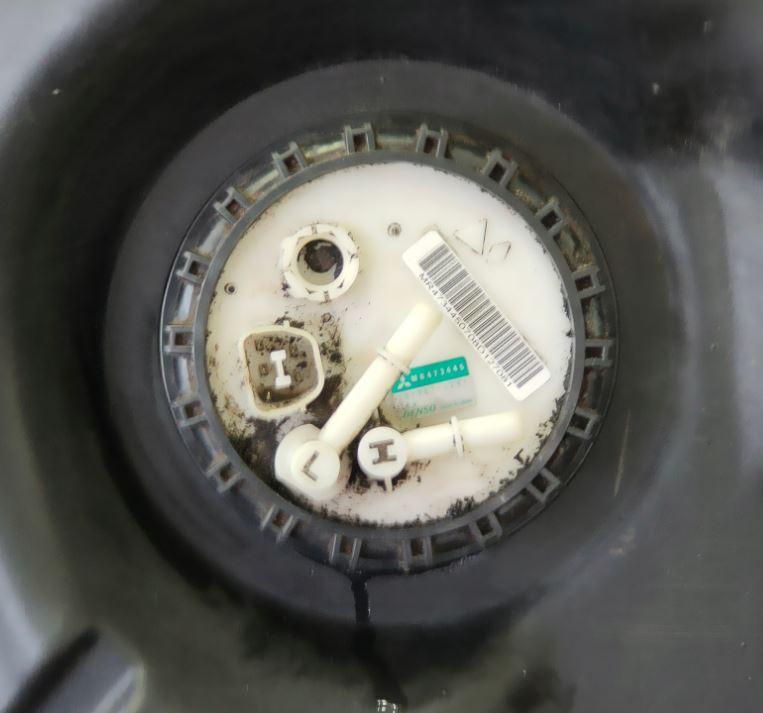 Mitsubishi Space star hatchback 1.3 16v petrol MT 63 kW 1999  Palivová nádrž MR473445