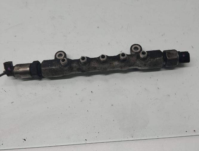 Toyota Corolla Verso II 2004-2009 hatchback 2.2 D-CAT diesel MT 130 kW 2006  Vstrekovacia rampa 8945860010