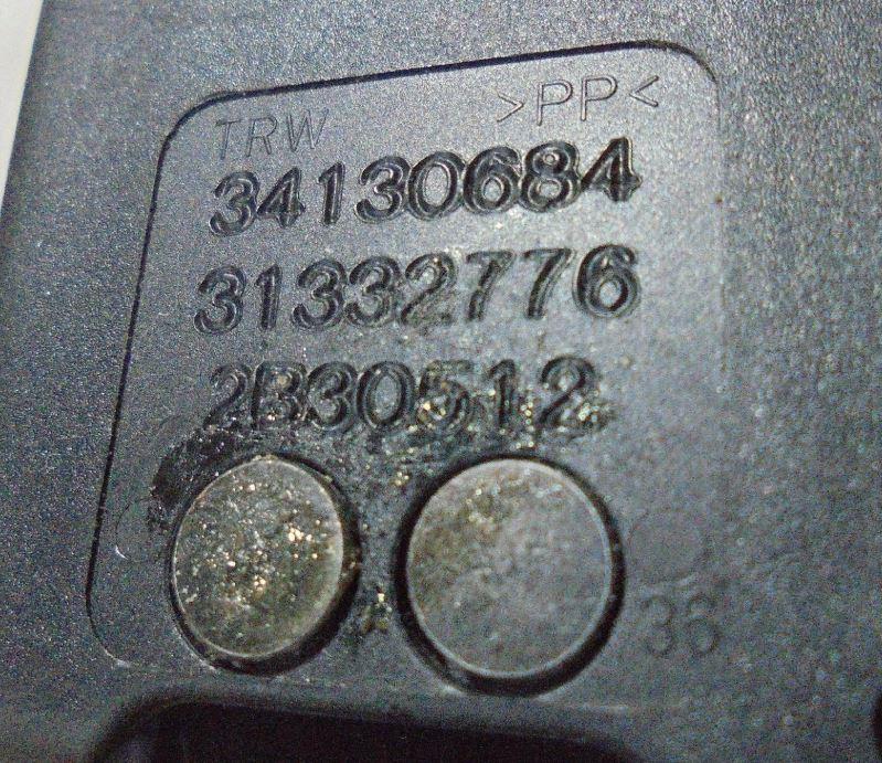 Volvo XC60 I 2008-2017 hatchback 2.4 D diesel AT 133 kW 2014  Bezpečnostný pás 34130684 34130682