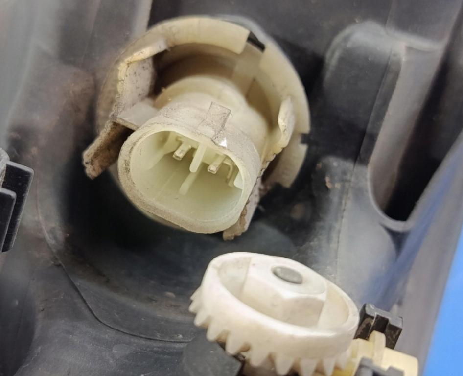 Mitsubishi Space star hatchback 1.9 DID diesel MT 75 kW 2001  Svetla predné  L+P 156263-00 156264-00