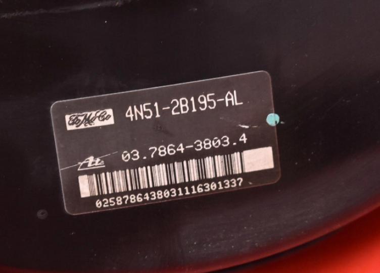 Volvo V50 combi 1.8 16v petrol MT 92 kW 2006  Posilňovač bŕzd 4N51-2B195-AL