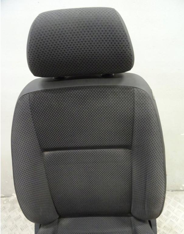 Volkswagen Polo III 6N 1994-2001 hatchback 1.0 petrol MT 37 kW 1997  Sedadlo predné ľavé