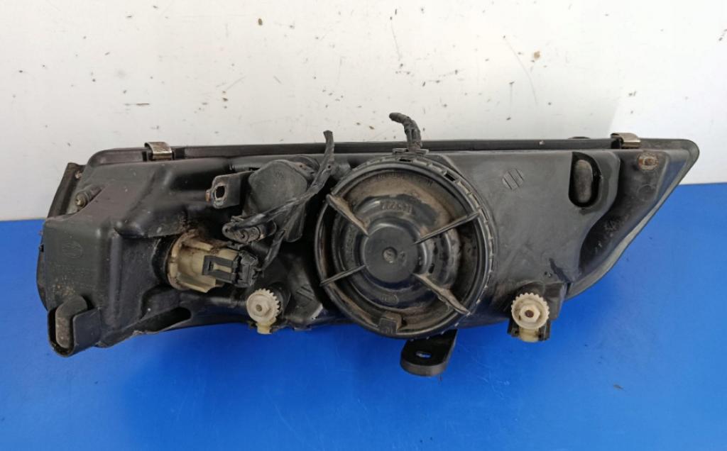 Mitsubishi Space star hatchback 1.9 DID diesel MT 75 kW 2001  Svetla predné  L+P 156263-00 156264-00