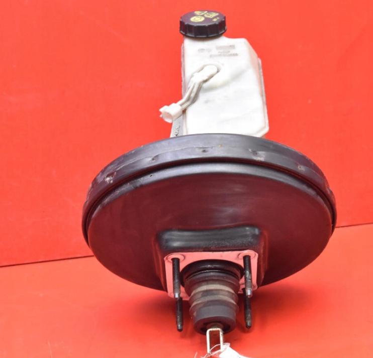 Volvo V50 combi 1.8 16v petrol MT 92 kW 2006  Posilňovač bŕzd 4N51-2B195-AL