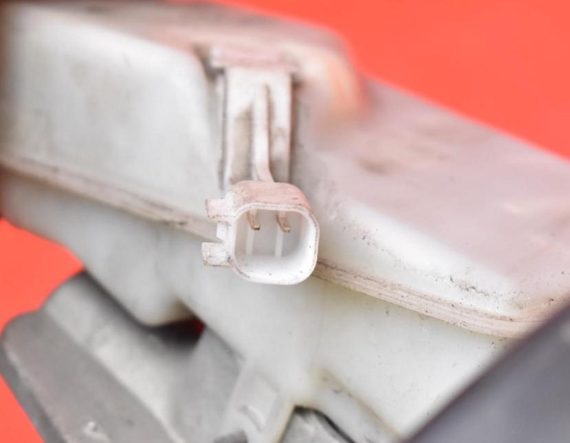 Volvo V50 combi 1.8 16v petrol MT 92 kW 2006  Posilňovač bŕzd 4N51-2B195-AL