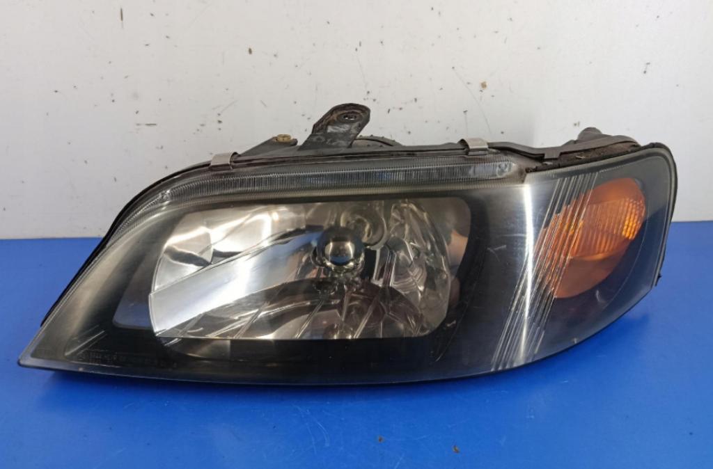 Mitsubishi Space star hatchback 1.9 DID diesel MT 75 kW 2001  Svetla predné  L+P 156263-00 156264-00