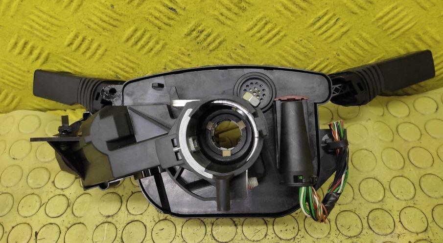 Opel Vectra C 2002-2008 sedan 1.6 16v petrol MT 74 kW 2002  Prepínacie páčky pod volantom 13204147