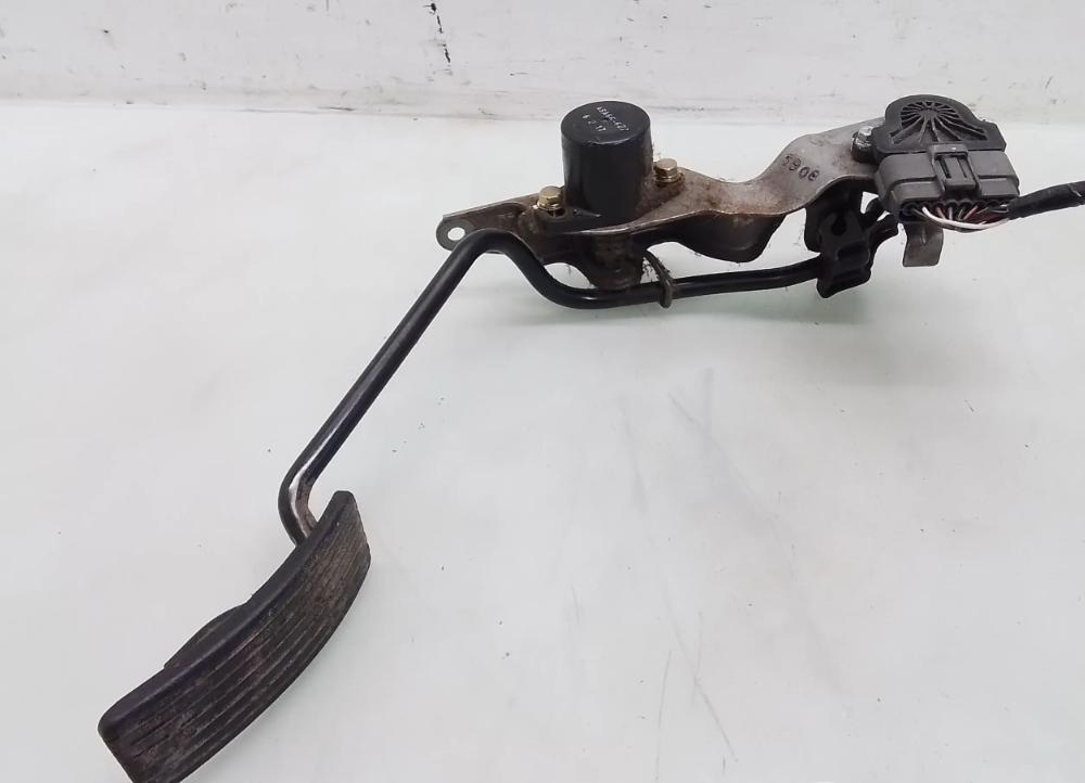 Mitsubishi Pajero SPORT 2.5 TD (K94W) 4D56T 85kW 2005 Potenciometer plynového pedálu