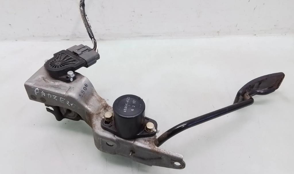 Mitsubishi Pajero SPORT 2.5 TD (K94W) 4D56T 85kW 2005 Potenciometer plynového pedálu