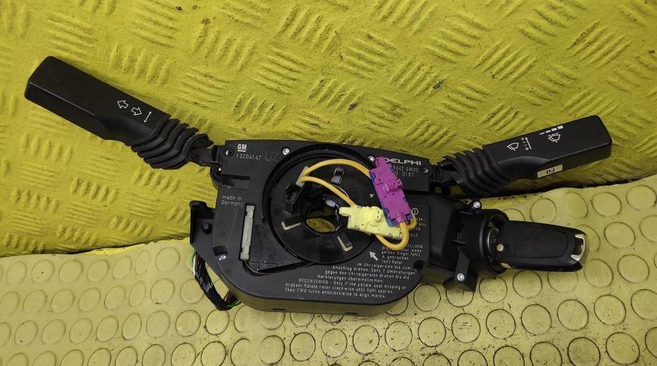 Opel Vectra C 2002-2008 sedan 1.6 16v petrol MT 74 kW 2002  Prepínacie páčky pod volantom 13204147