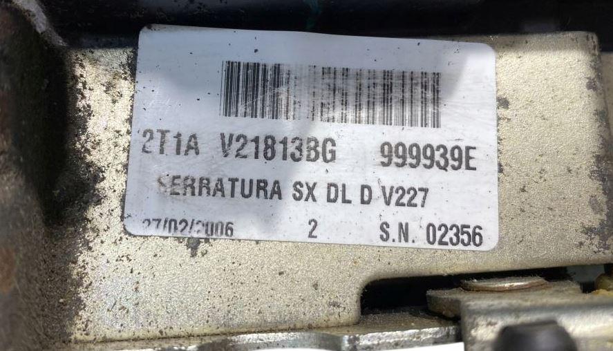 Ford Transit connect 1.8 TDCI diesel 81 kW 2007  Zámok dverí predný ľavý 2T1AV21813BG