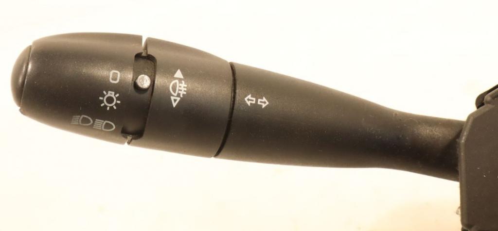 Peugeot 307 hatchback 1.6 16v petrol MT 80 kW 2003  Prepínacie páčky pod volantom 96477540XT