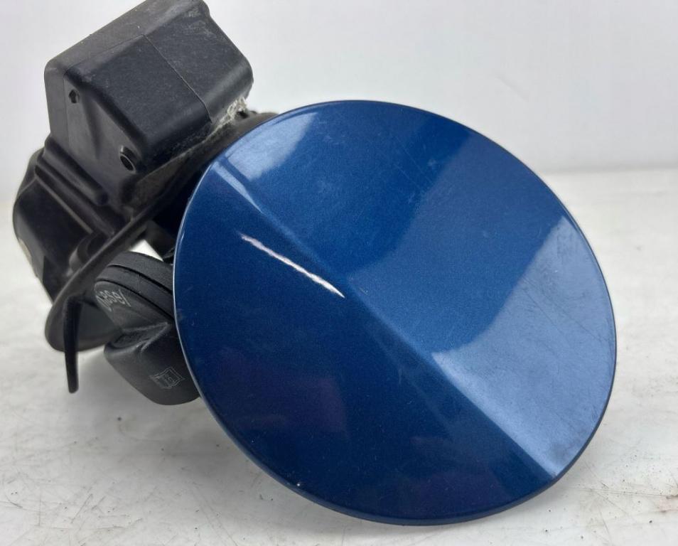 Volkswagen Passat B6 2005-2010 combi 2.0 TDI diesel AT 125 kW 2010  Dvierka nádrže paliva