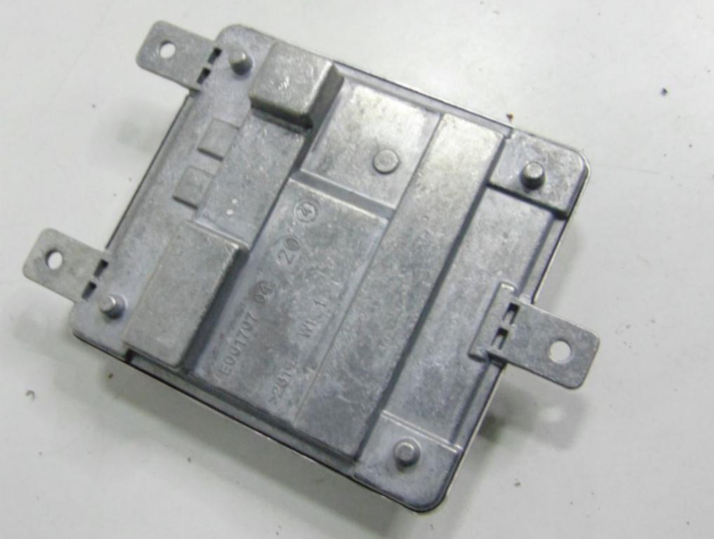 BMW 2 F45/F46 2014-2022 combi 2.0 D diesel AT 110 kW 2017  Menič xenónu 5A26C65