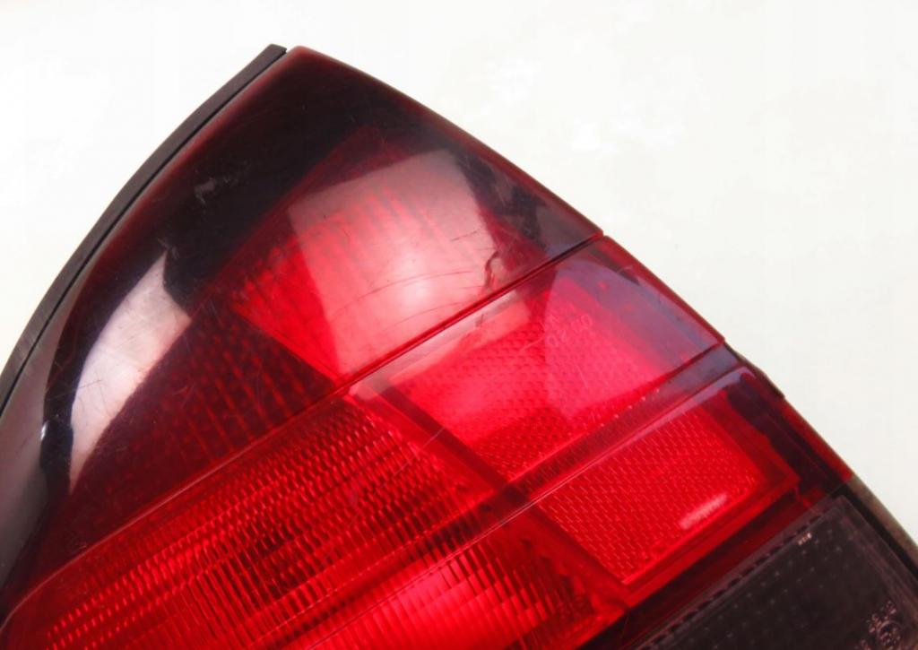 Toyota Corolla E10 hatchback 1.4 16v petrol MT 55 kW 1996  Svetlo zadné ľavé