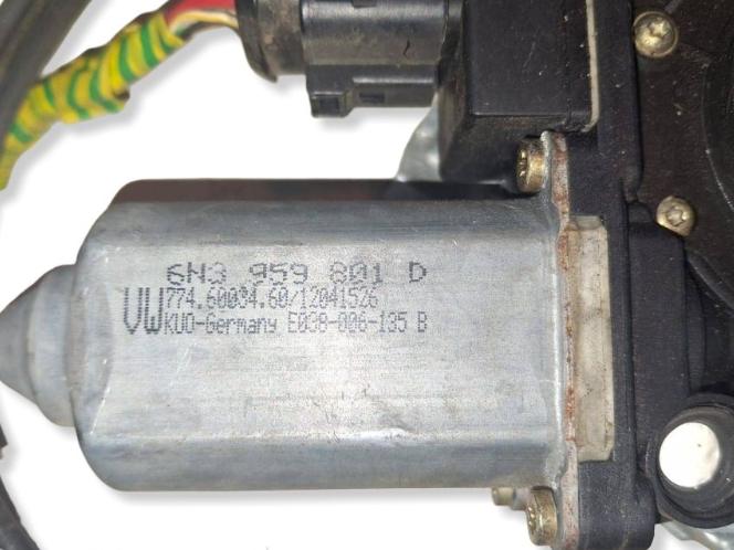 Volkswagen Polo III 6N 1994-2001 hatchback 1.4 16v petrol MT 55 kW 2001  Mechanizmus sťahovania okna predný ľavý 6N3959801D