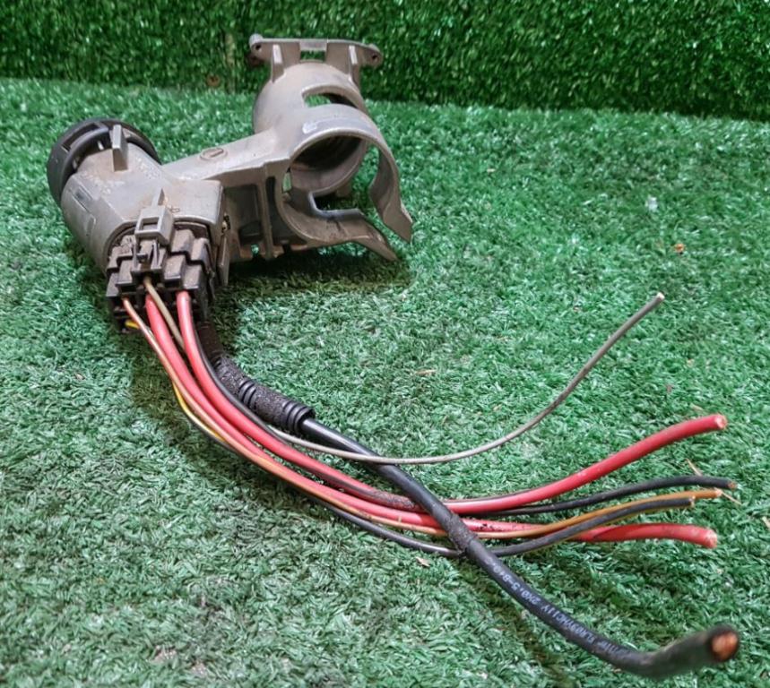 Volkswagen Transporter T4 1990-2003 2.5 TDI diesel MT 75 kW 1999  Spínacia skrinka 701905851 289458 KLS98