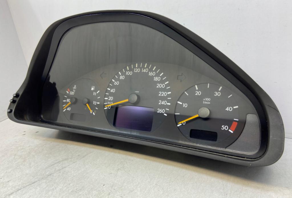 Mercedes E W210 1995-2002 Prístrojová doska A2105405248 87 001 357