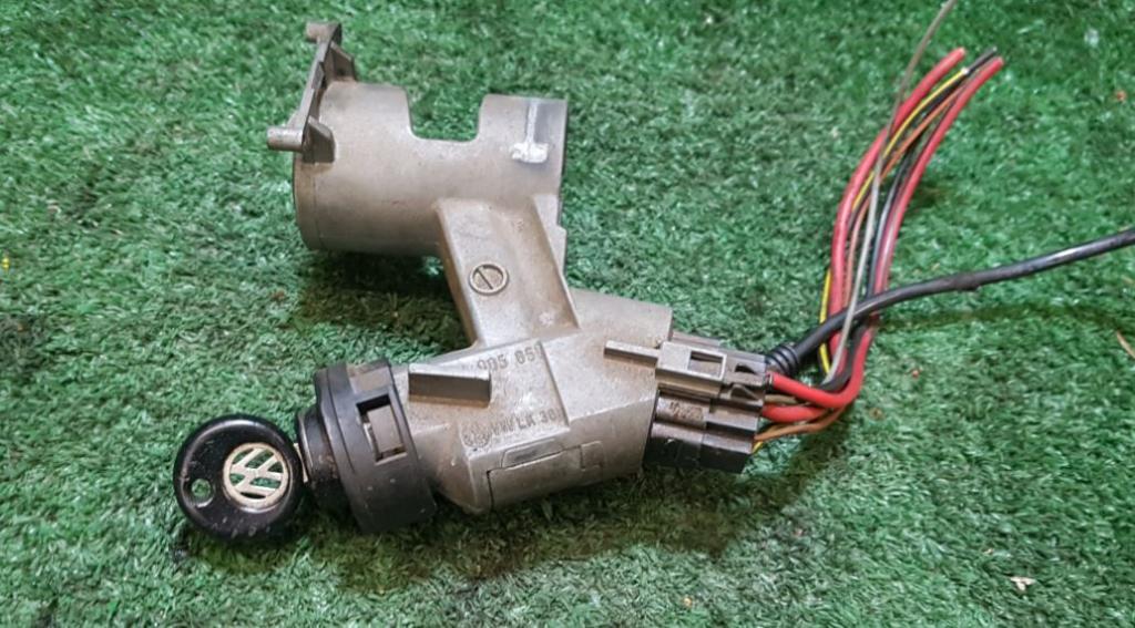 Volkswagen Transporter T4 1990-2003 2.5 TDI diesel MT 75 kW 1999  Spínacia skrinka 701905851 289458 KLS98