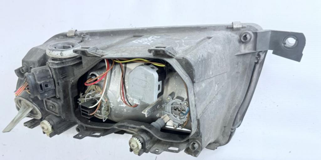 Skoda Fabia I 1999-2007 hatchback 1.2 petrol MT 40 kW 2004  Svetlo predné pravé