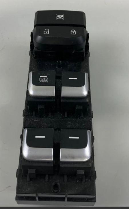 Kia Sportage IV 2015-2021 hatchback 1.7 CRDI diesel MT 85 kW 2016  Prepínač ovládania okna predný ľavý 93570F1200