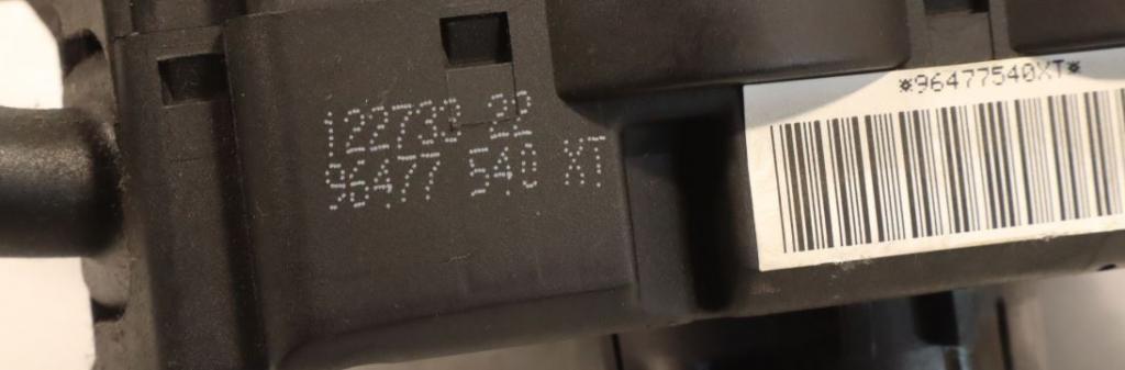 Peugeot 307 hatchback 1.6 16v petrol MT 80 kW 2003  Prepínacie páčky pod volantom 96477540XT