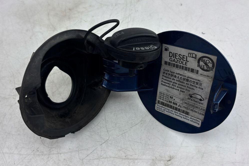 Volkswagen Passat B6 2005-2010 combi 2.0 TDI diesel AT 125 kW 2010  Dvierka nádrže paliva