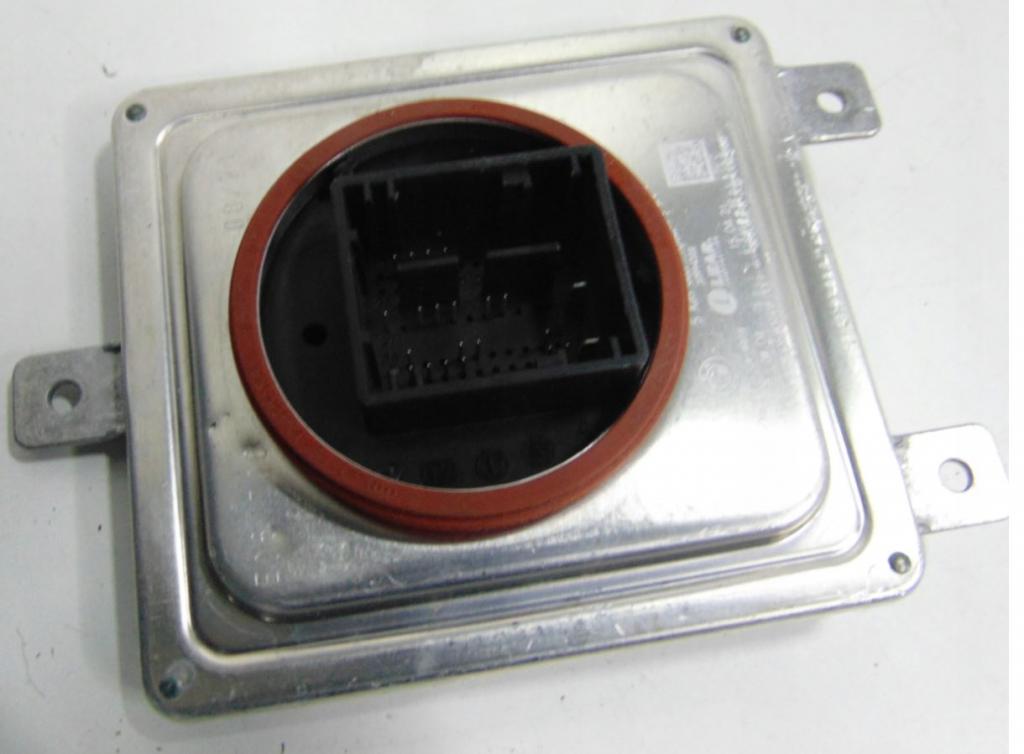 BMW 2 F45/F46 2014-2022 combi 2.0 D diesel AT 110 kW 2017  Menič xenónu 5A26C65