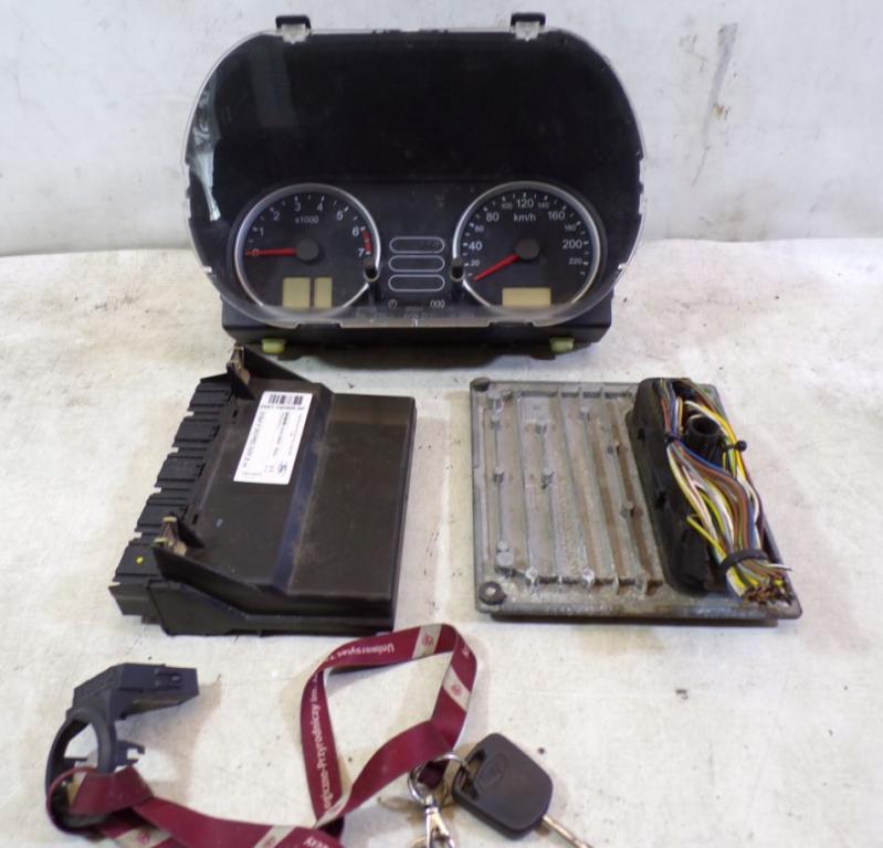 Ford Fiesta Mk6 2002-2008 hatchback 1.4 16v petrol MT 59 kW 2002  Riadiaca jednotka motora (štartovací komplet) 4S61-12A650-EA