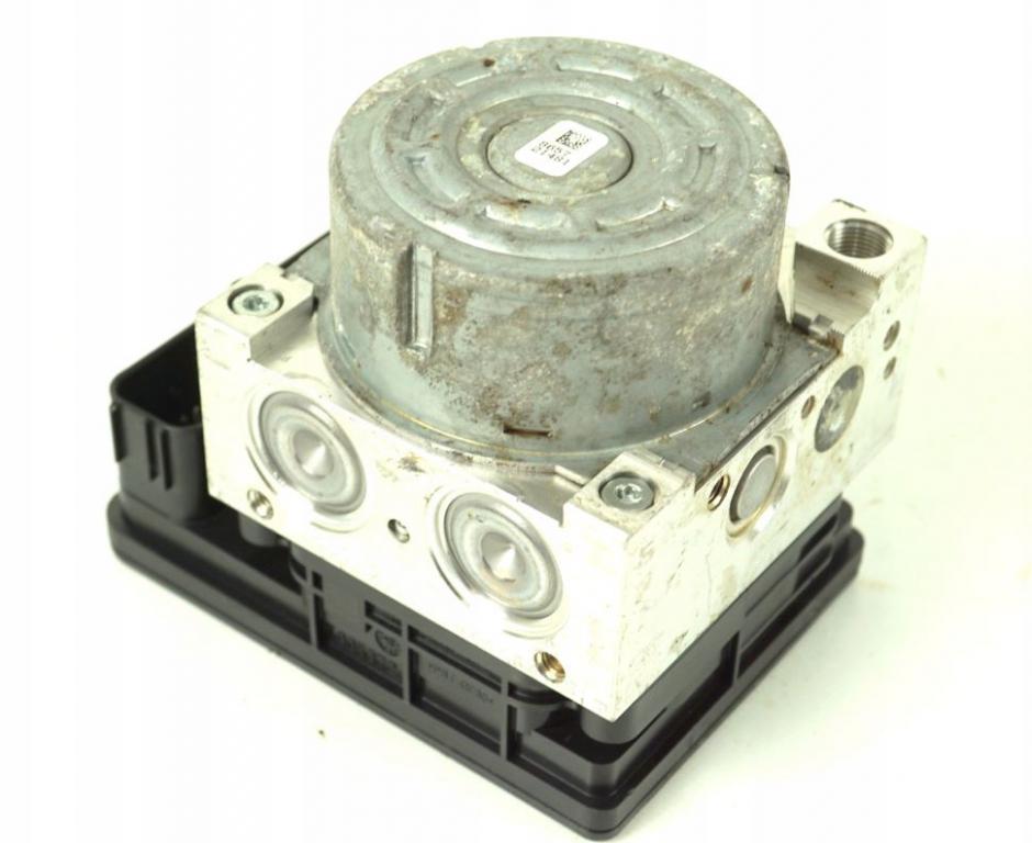 Volkswagen Passat B8 2014- combi 2.0 TDI diesel AT 110 kW 2015  Pumpa ABS 5Q0614517DG