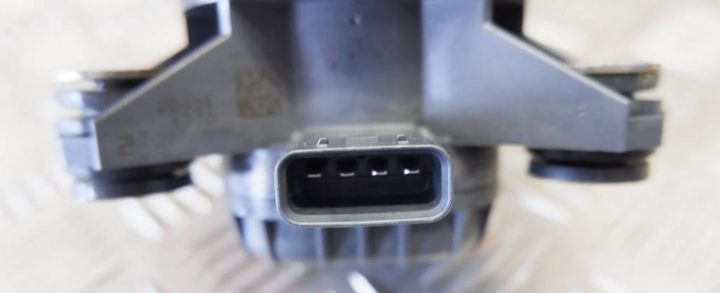 Lexus GS IV 2011-2020 sedan 3.5 HYBRID petrol AT 215 kW 2013  Vodná pumpa G904033020