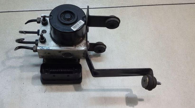 Ford Focus Mk2 2004-2011 hatchback 1.6 TDCI diesel MT 66 kW 2008  Pumpa ABS 3M512M110GA 5WK84103