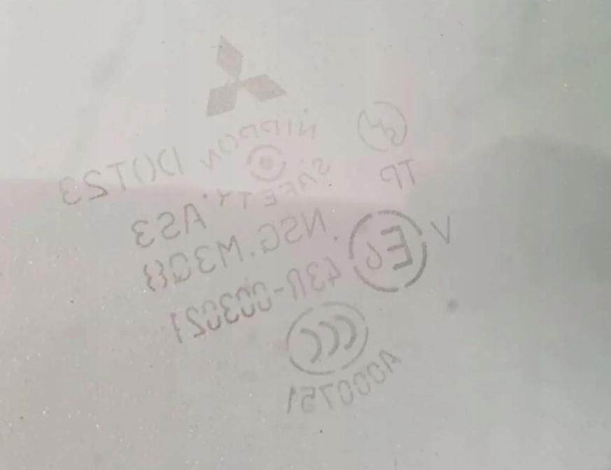 Mitsubishi Grandis hatchback 2.0 DID diesel MT 100 kW 2006  Sklo zadných pravých dverí