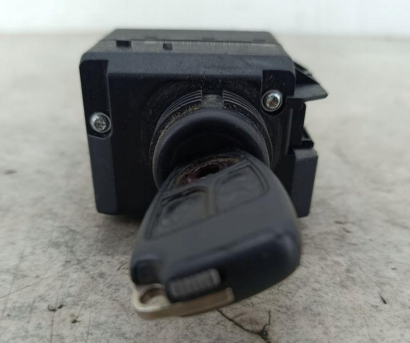 Mercedes Vito W639 2003-2014 2.2 CDI diesel AT 110 kW 2005  Spínacia skrinka 6395450608 3300.2353