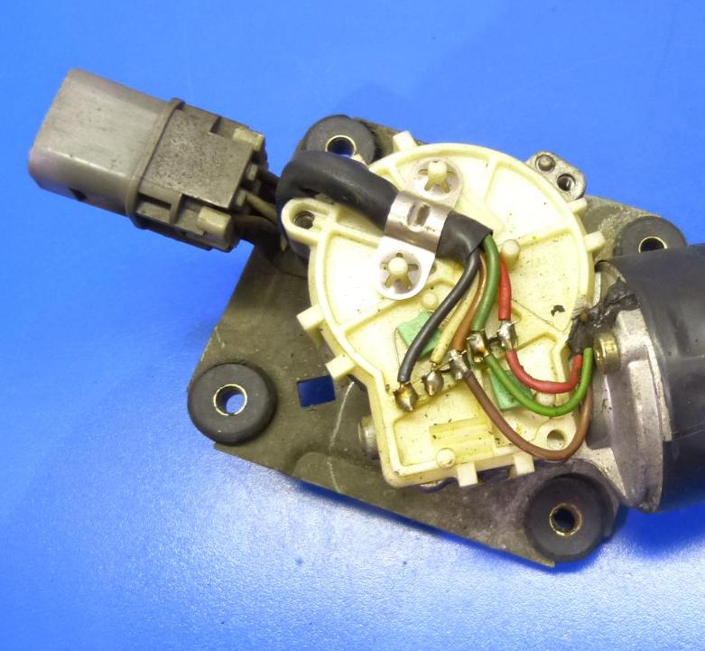 Nissan Terrano II 1992-2006 suv 2.7 TD diesel 74 kW 1994  Motorček stieračov predný 9390332384