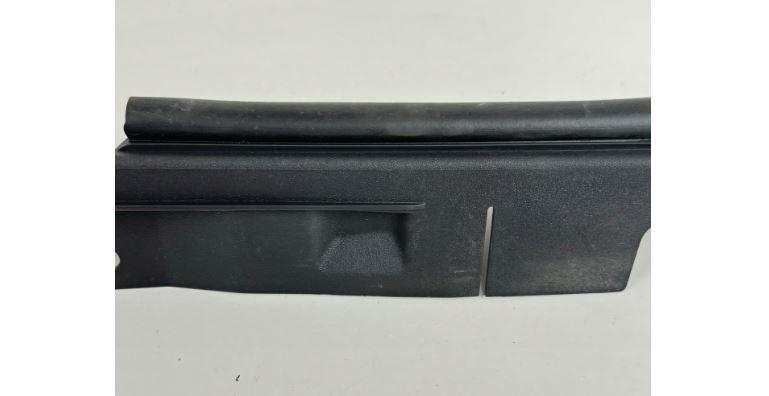 Toyota Avensis III T27 2009-2018 sedan 1.8 VVTI 16v petrol MT 108 kW 2009  Lišta blatníka predná pravá 53807-05010