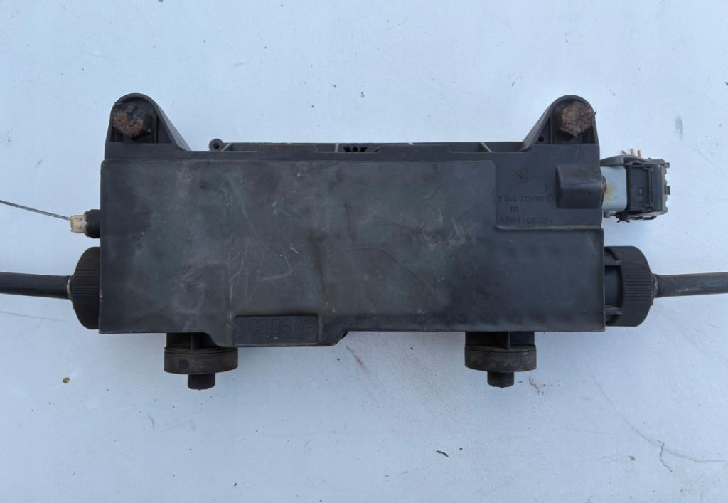 Renault Scenic II 2003-2009 Ručná brzda elektrická 8200702095